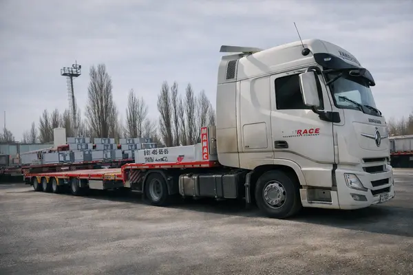 Перевозка негабаритных и тяжеловесных грузов из Красноярска